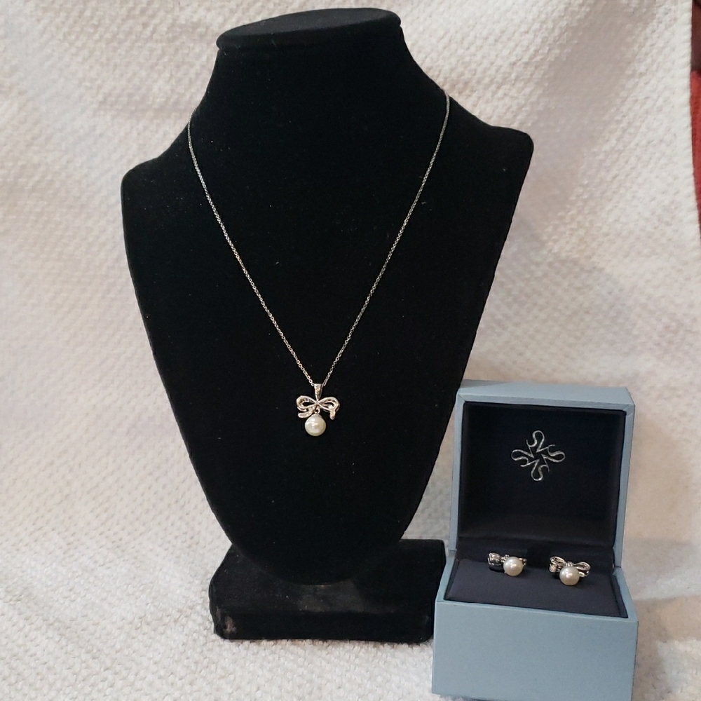 Elegant Silver Pearl Necklace and Earring Set